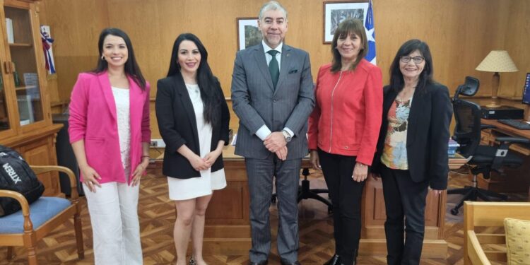 Presidenta y secretaria nacional visitan la Regional de Valdivia