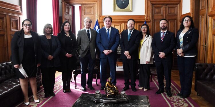 En visita protocolar Anejud plantea al Presidente de la Corte Suprema la necesidad de Mejoras Laborales