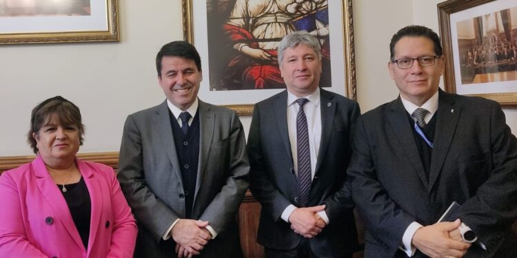 Visita protocolar: Presidente de la Corte de Apelaciones recibió al Directorio de Anejud Santiago