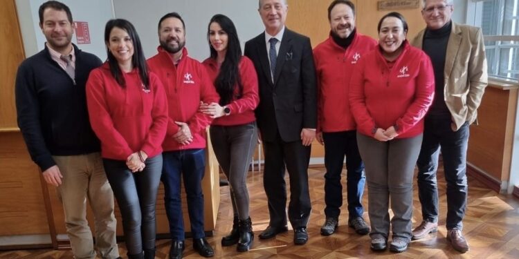 Anejud visita Valdivia para abordar problemas laborales y participar en actividad de solidaridad