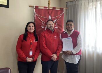 Anejud firma convenio nacional con HD Optica para beneficios para los/as socios