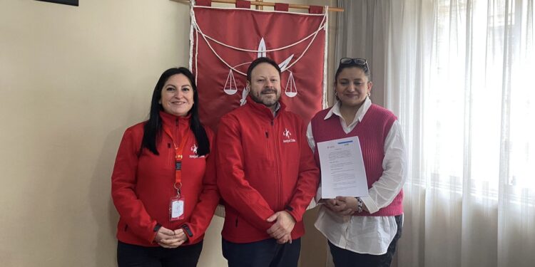 Anejud firma convenio nacional con HD Optica para beneficios para los/as socios