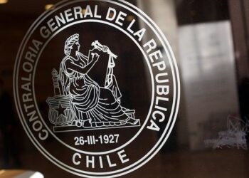 Anejud denuncia dictamen de Contraloría que vulnera derechos laborales de trabajadores a contrata en el sector público