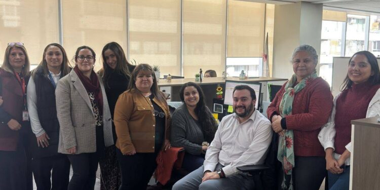 Directorio de ANEJUD Santiago visita la Unidad Centralizada de Cumplimiento de los Tribunales de Familia de Santiago