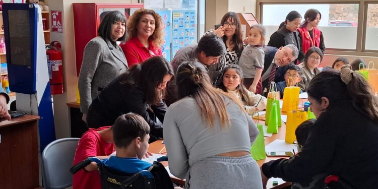 Niños y niñas dibujan sus derechos en Coquimbo junto a AnejudChile y Teletón